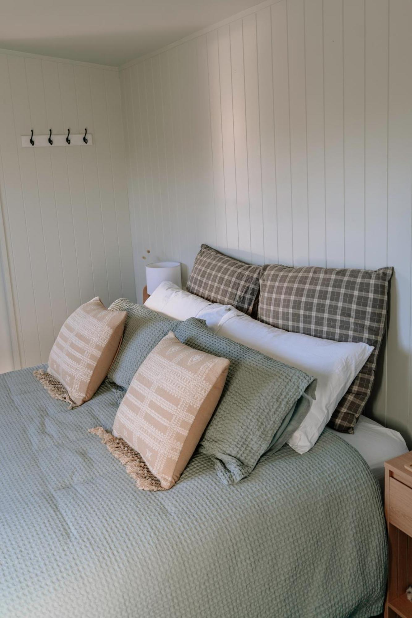 Mountain Cabin - Central, Cosy And Cute With Views ワナカ エクステリア 写真